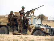 Mitglieder der tunesischen Nationalgarde waren Ziel eines Angriffs, Mehrere Soldaten wurden getötet. (Bild: KEYSTONE/AP)