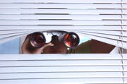 Observationen sind mit der heutigen Gesetzeslage nicht erlaubt. Gegen eine Anpassung des Gesetzes, welche dieses Mittel legitimieren will, wurde das Referendum ergriffen. (Bild: Fotolia)