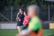Bruno Berner am Spielrand. (Bild: Nadia Schärli, Emmenbrücke, 2. August 2017)