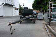 Mit dieser Kutsche im Schlepptau galoppierten die Pferde davon. Beim Zusammenstoss mit einem Auto wurde auch die Kutsche beschädigt. (Bild: Kapo)