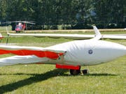 Das Segelflugzeug war am Sonntagnachmittag vom Flugplatz Münster VS zu einem Rundflug gestartet. (Symboldild). (Bild: KEYSTONE/JEAN-CHRISTOPHE BOTT)