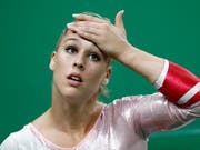 Schock für Giulia Steingruber: Mehrere Monate Pause nach dem Kreuzbandriss (Bild: KEYSTONE/PETER KLAUNZER)