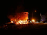 Als die Hausbewohner erwachten, stand der Unterstand schon in Vollbrand. (Bild: Kapo)