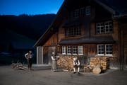 Theater am Original-Schauplatz: In diesem Haus wohnte Ueli Bräker. (Bild: Benjamin Manser)