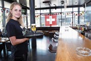 Bardame Nina Vogel im «Passebartout» in Unterägeri. (Bild: Werner Schelbert (9. Juli 2018))