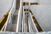 Blick ins Unigebäude in der Stadt Luzern. (Bild: Roger Grütter)