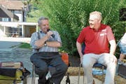 Wetterprophet Martin Horat (links) hielt auf Einladung von Patrick Zollinger, Präsident des Verkehrsvereins, eine Rede zum 1. August. (Bild: Bilder: Sabine Schmid)