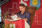Der einheimische Schauspieler Hanspeter Müller-Drossaart hielt die Rede in Sarnen. (Bilder Izedin Arnautovic (Sarnen, 01. August 2018))