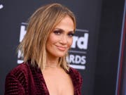 Mitte August soll die 49-jährige Sängerin Jennifer Lopez einen Ehrenpreis verliehen bekommen. (Bild: KEYSTONE/AP Invision/JORDAN STRAUSS)