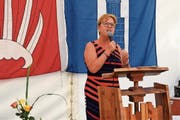 Nationalrätin Edith Graf-Litscher spricht in Herdern. (Bild: Evi Biedermann)