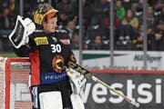   Man in demand: Leonardo Genoni, SC Bernard's goalkeeper. (Photo: Urs Lindt / Fresh Focus (Bern, October 20, 2017)) 