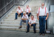 Der Männerchor Bussnang-Rothenhausen organisierte die Feier beim Schulhaus Hohenalber. Zwischendurch gab es für einige von Ihnen eine Verschnaufpause. (Bild: Andrea Stalder)