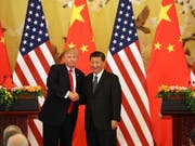 US-Präsident Donald Trump (links) will den Druck auf China weiter erhöhen. Der chinesische Präsident Xi Jinping lässt sich dadurch nicht einschüchtern. (Bild: KEYSTONE/AP/ANDREW HARNIK)