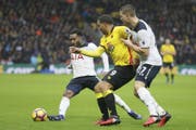 Watfords Captain Troy Deeney (Mitte) war einst mehrere Monate lang im Gefängnis. (Bild: AP)