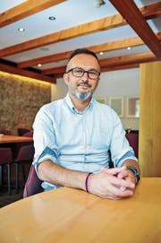 Unternehmer Enver Jashari im Frauenfelder Restaurant Barone, welches er 2016 nach dem Brand in Aadorf eröffnet hat.