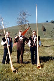 Mitglieder bei der Fahnenweihe am 4. Oktober 1959. (Bild: PD)