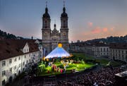 Vor historischer Kulisse: Die diesjährigen Festspiele vor dem St.Galler Dom. (Bild: Urs Bucher)