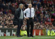 Burnley Trainer Sean Dyche (rechts) wird auf der Insel "Ginger Mourinho" genannt. (Bild: Epa)