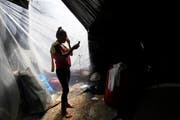Eine Migrantin aus Venezuela in einem Zeltlager in Quito, Ecuador. (Bild: Dolores Ochoa/AP (9. August 2018))