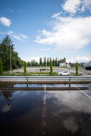 Auf dem Areal der Firma Richner in Steinach liessen sich im Mai Roma nieder. Die Fahrenden sind längst abgefahren, die politische und juristische Auseinandersetzung hält noch an. (Bild: Reto Martin)