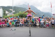 Vor zwei Jahren: Die Strassenkünstler Garaghty and Thom aus Grossbritannien am Spettacolo in Brunnen. (Bild: KEYSTONE/Urs Flüeler, 20. August 2016)