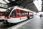 Eine Zentralbahn-Komposition im Bahnhof Luzern. (Bild LZ)
