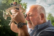 Der Sextant war jahrelang Erwin Schwizers wichtigstes Arbeitsgerät. (Bild: Benjamin Manser)
