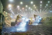 Arbeiten in der mittlerweile fertig sanierten Sondermülldeponie Kölliken. (Bild: Ennio Leanza/Keystone (25. Juni 2015))