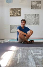 «Nur eine Technik wäre mir zu wenig»: Othmar Eder in seinem Atelier in St. Margarethen. (Bild: Dieter Langhart)