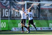 Torschütze Nikki Havenaar bejubelt das 1:0. (Bild_ Gianluca Lombardi)