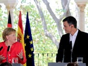 Der spanischen Ministerpräsident Pedro Sanchez und die deutsche Kanzlerin Angela Merkel bei einer Pressekonferenz im südspanischen Sanlúcar de Barrameda. (Bild: KEYSTONE/EPA EFE/A. CARRASCO RAGEL)