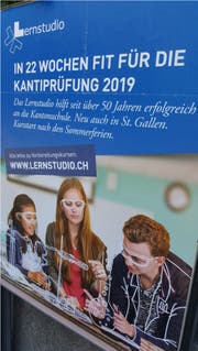 Das Zürcher Lernstudio wirbt in St. Gallen auf Plakaten für seine Angebote. (Bild: PD)