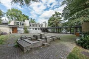 Das Schulhaus Kreuzbühl in Winkeln hat nach über 50 Jahren ausgedient. Der Stadtrat plant einen Neubau. (Bild: Hanspeter Schiess)