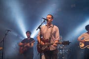 Die Band Rolling Blackouts Coastal Fever schätzt das Frühstück in Eggersriet. (Bild: Ralph Ribi)