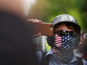 Ein weisser Nationalist an der Demonstration der Rechtsextremisten «Vereint die Rechte 2» ("Unite the Right 2») auf dem Weg vor das Weisse Haus in Washington. (Bild: KEYSTONE/AP Charleston Gazette-Mail/CRAIG HUDSON)