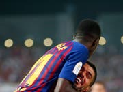 Torschütze Ousmane Dembélé (oben) feiert mit Luis Suarez Barcelonas Siegestor (Bild: Keystone/AP/Mosa'ab Elshamy)