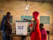 In einem Wahllokal in der malischen Hauptstadt Bamako. (Bild: KEYSTONE/AP/ANNIE RISEMBERG)