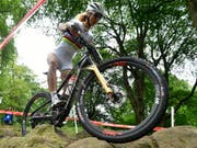 Jolanda Neff hat auch in den Abfahrten alles im Griff (Bild: KEYSTONE/EPA/NEIL HALL)