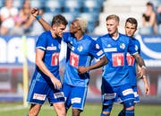 Die Luzerner feiern hier noch das Tor zum 1:1. Am Ende müssen sie sich geschlagen geben. (Bild: Keystone/Urs Flüeler)
