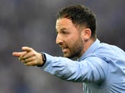 Wird langfristig auf Schalke arbeiten: Cheftrainer Domenico Tedesco (Bild: KEYSTONE/AP/MARTIN MEISSNER)