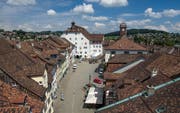 Der Wiler Hofplatz wird in Form eines projizierten Bildes auf dem St. Galler Gallusplatz zu sehen sein. (Bild: Michel Canonica)
