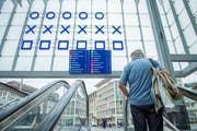 Funktionalität oder Ästhetik – was ist wichtiger? Die Platzierung der Anzeigetafel unter der binären Uhr ist umstritten. (Bild: Urs Bucher)
