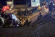 Eine Holzplattform stürzte ein, als in Vigo ein Musikfestival stattfand. (Bild: EPA/Salvador Sas, 13. August 2018))