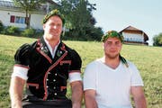 Michael Rhyner und Rico Baumann erkämpfen sich den Kranz beim Schaffhauser Kantonalen in Beggingen. (Bild: Pascal Schönenberger)