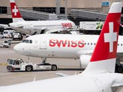 Im Juli sind deutlich mehr Passagiere am Flughafen Zürich in Kloten gestartet oder gelandet. (Bild: KEYSTONE/ENNIO LEANZA)