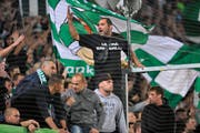 Lautstark und leidenschaftlich: Die Fans des FC St.Gallen. (Bild: Urs Bucher)
