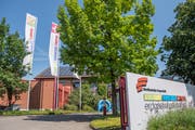 Die Fotovoltaikanlage auf dem Dach der Frauenfelder Werkbetriebe. (Bild: Thi My Lien Nguyen)