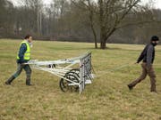 Mit dem Magnetometer lassen sich verborgene Strukturen im Boden entdecken. (Bild: Universität Brno)
