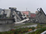 Die Trümmer der Brücke: Über 30 Menschen starben beim Einsturz in Genua. (Bild: KEYSTONE/AP ANSA/LUCA ZENNARO)