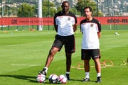 Patrick Vieira (links) tritt bei Nice in der Ligue 1 die Nachfolge von Lucien Favre an. (Bild: Getty Images)